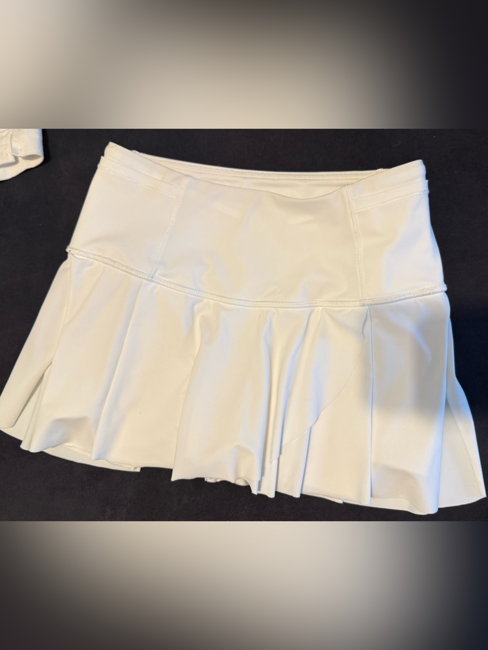 LULULEMON White Lululemon Hit Your Stride Skirt 2 shorts